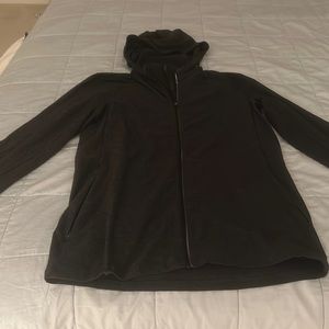 Men’s Lululemon zip sweatshirt, light weight, excellent condition. Dark grey.